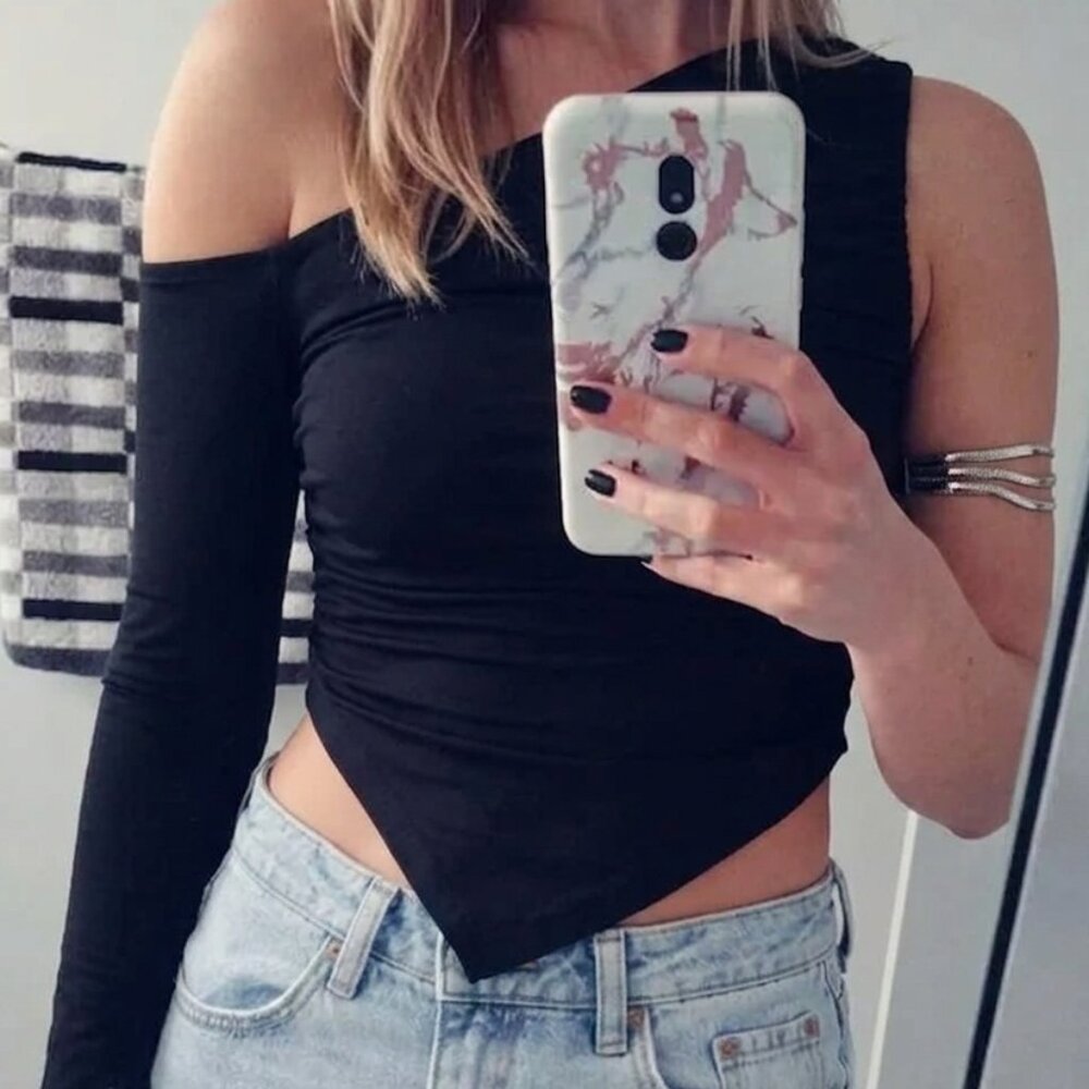 Edikted Women's Lucretia Asymmetric Off Shoulder Top